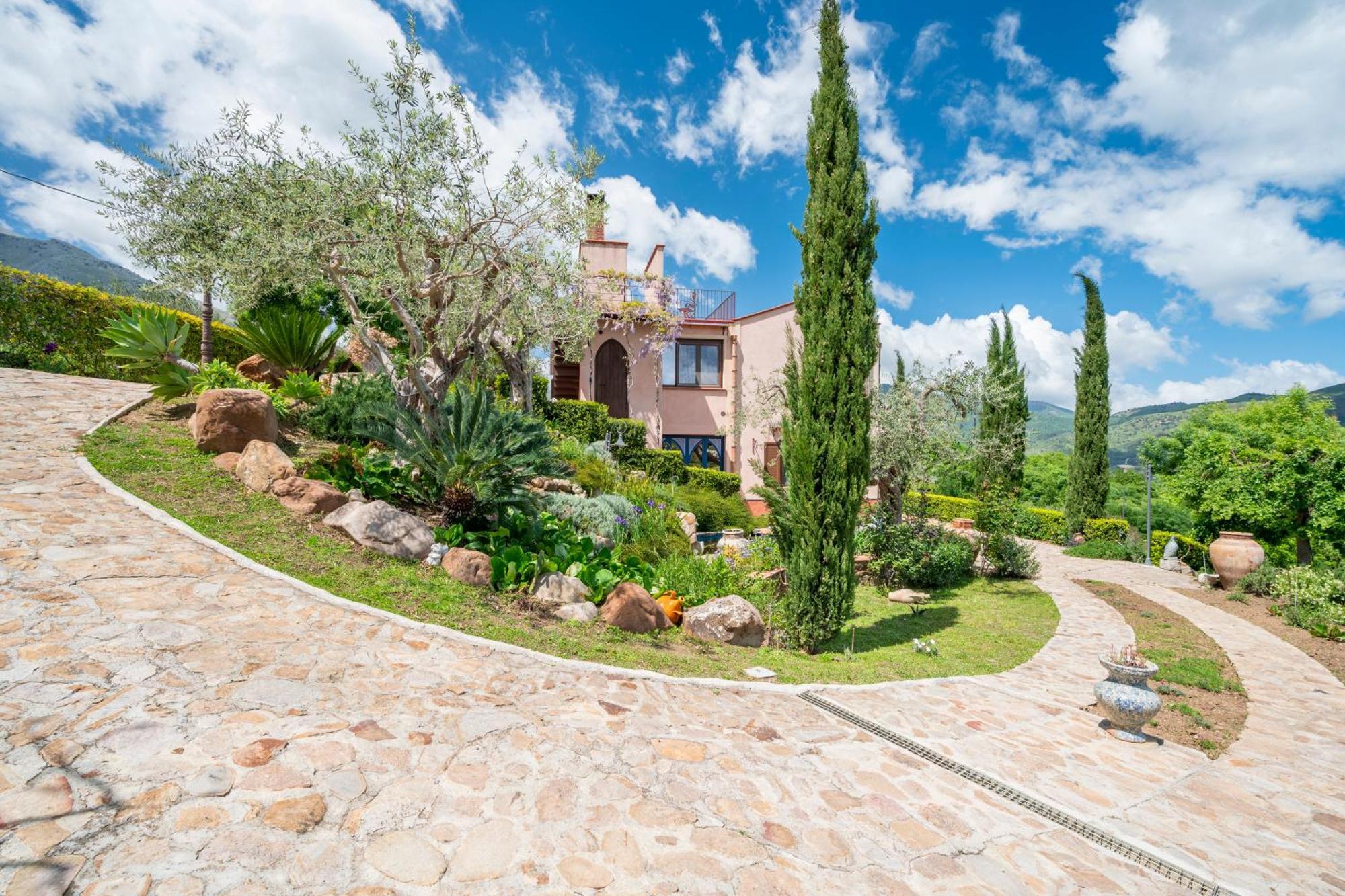 Villarose Castelbuono  Exteriör bild