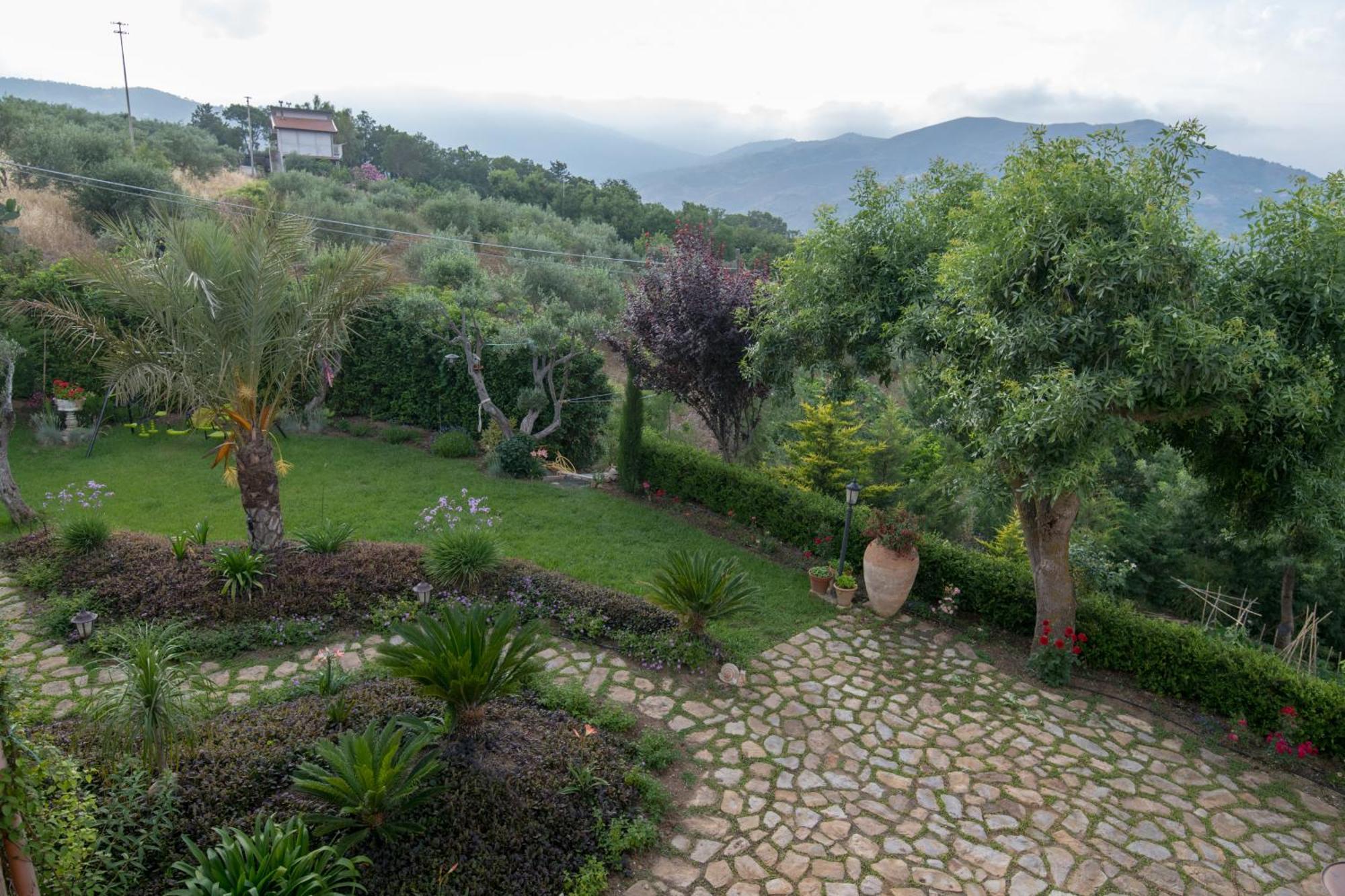Villarose Castelbuono  Exteriör bild